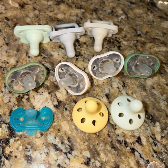 Pacifier Sampler Box - Picture 2 of 4